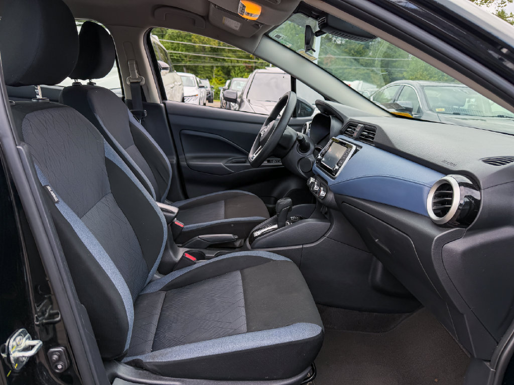 Used 2024 Nissan Versa SV FWD image 8
