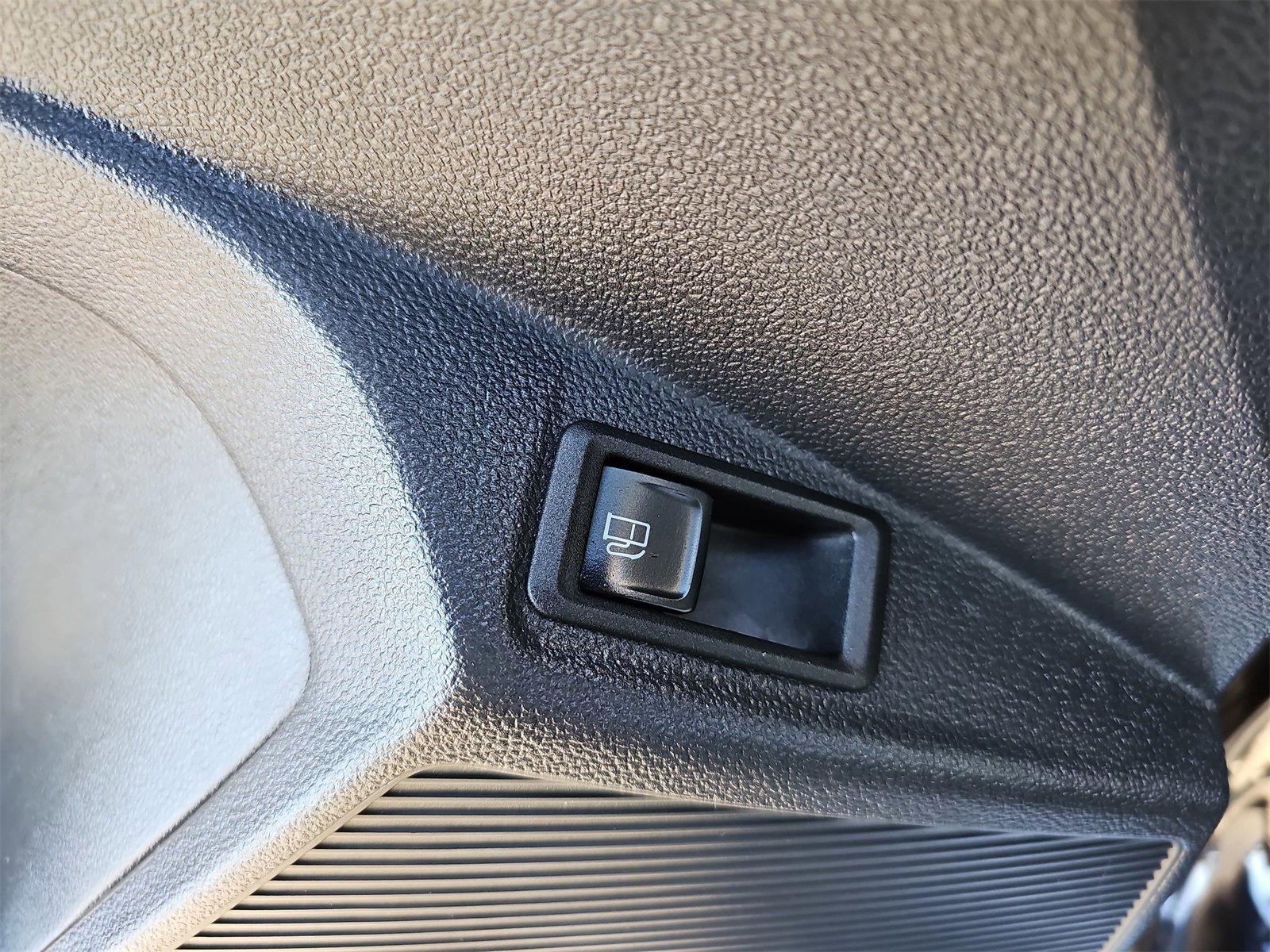 Used 2023 Volkswagen Taos SE w/ Panoramic Sunroof Package image 27