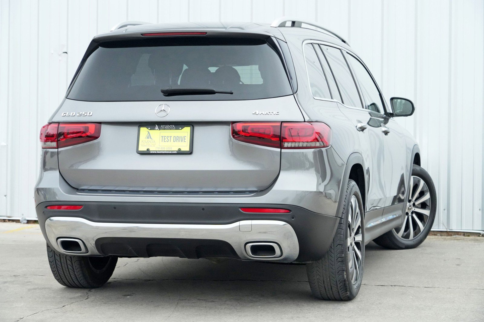 Used 2020 Mercedes-Benz GLB 250 4MATIC w/ Premium Package image 4