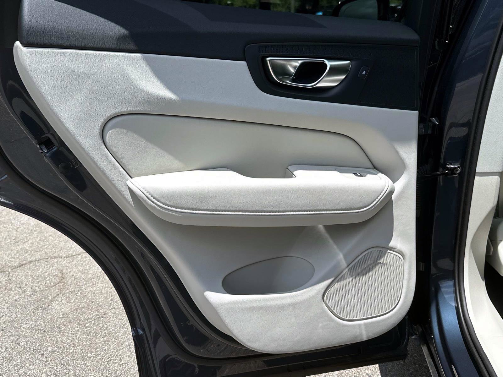 Certified 2024 Volvo XC60 B5 Plus image 13