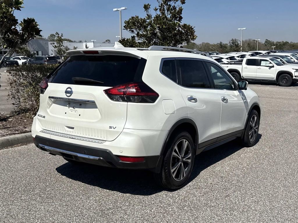Used 2019 Nissan Rogue SV w/ Premium Package image 4