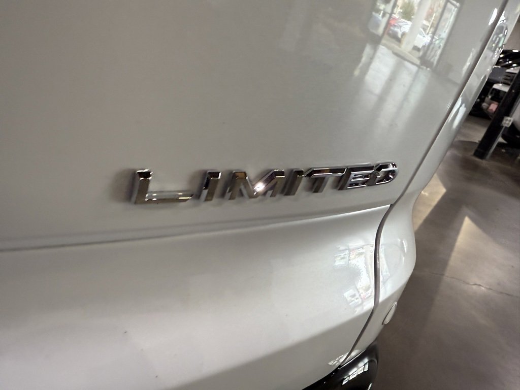 New 2025 Toyota Crown Signia Limited image 9