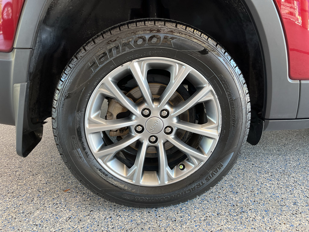 Used 2022 Jeep Cherokee Latitude Lux FWD image 36