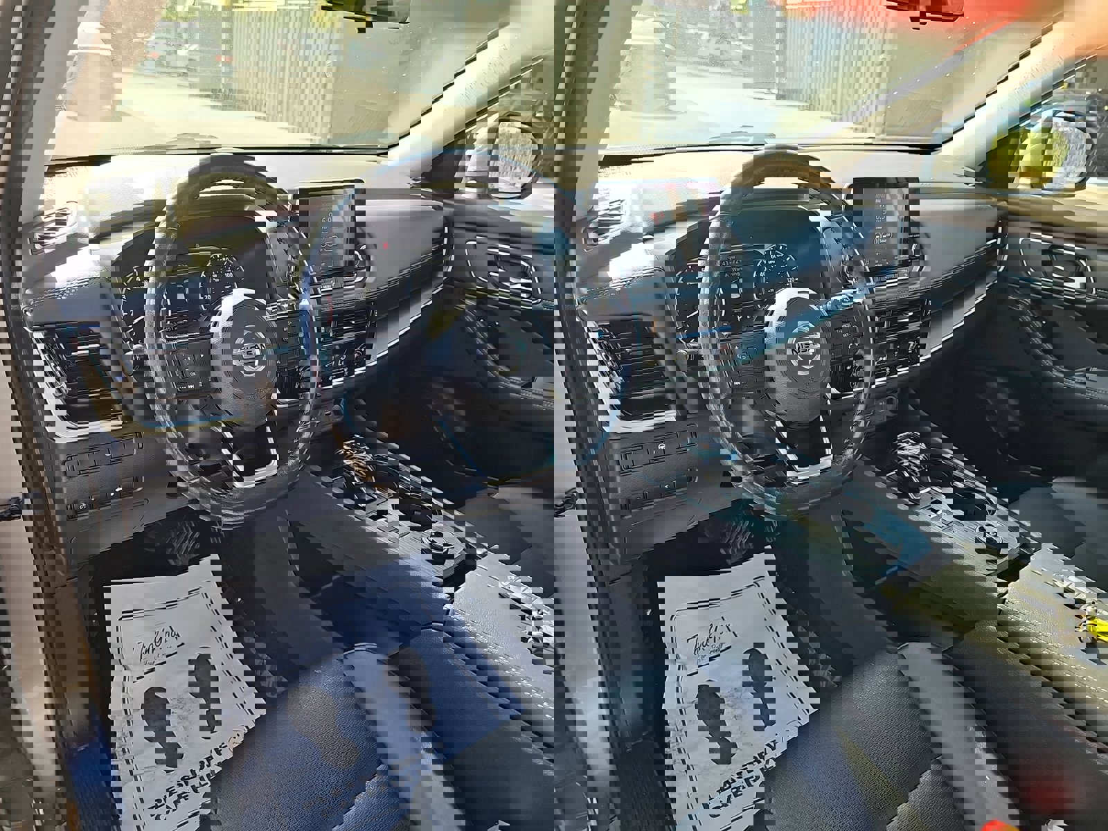 Used 2021 Nissan Rogue SV w/ Premium Package image 17