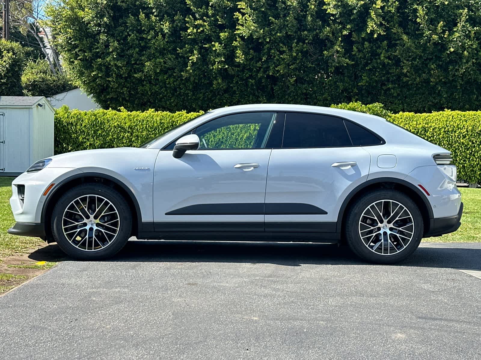 New 2026 Porsche Macan Electric RWD image 2