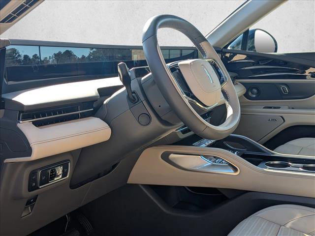 Used 2025 Lincoln Nautilus Reserve image 10