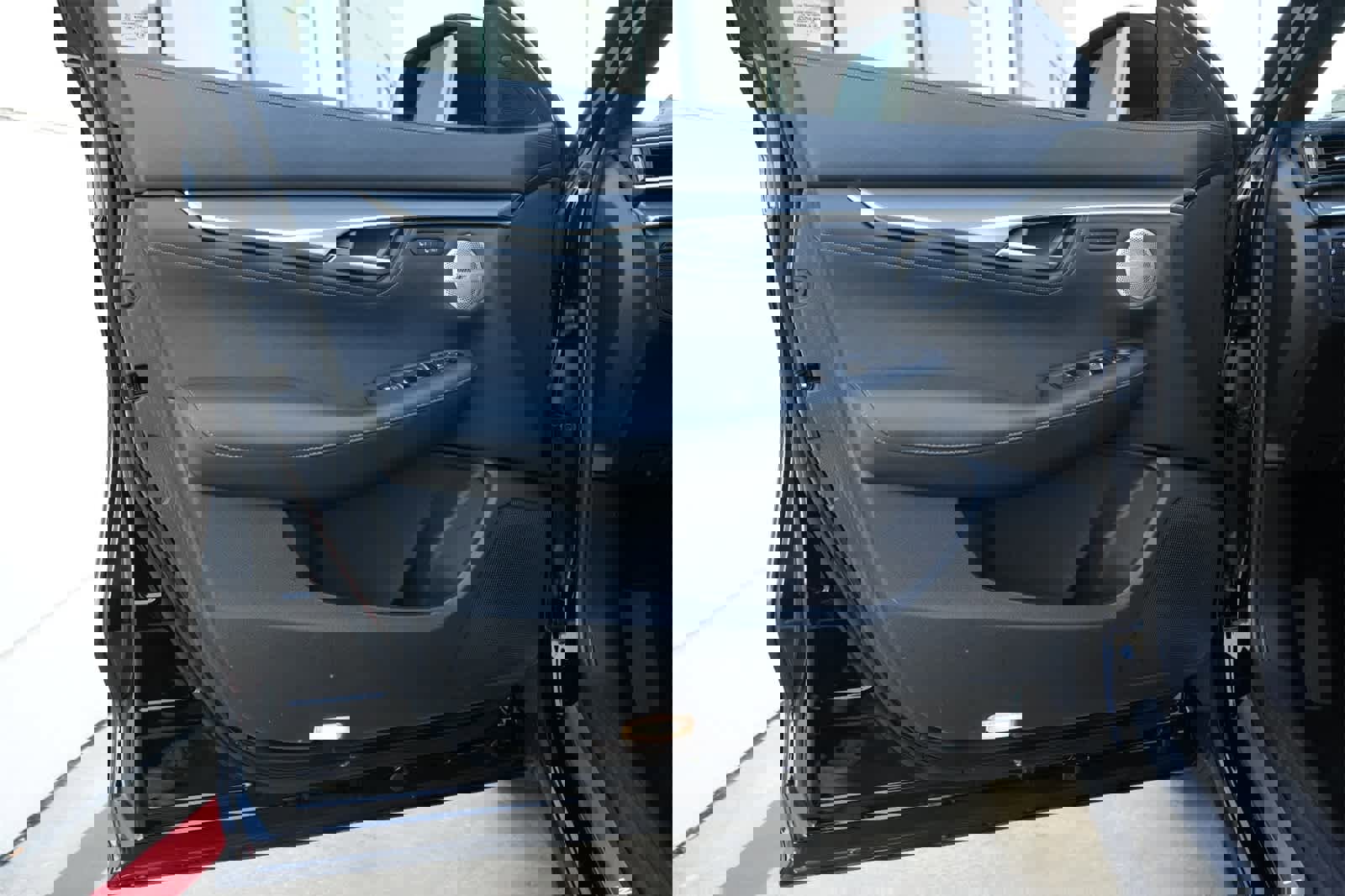 Used 2024 INFINITI QX55 Essential w/ Accent Package image 17