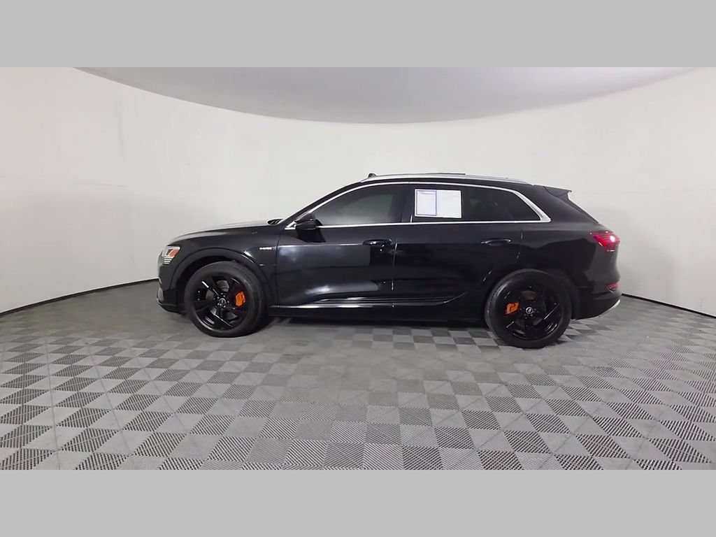 Used 2022 Audi e-tron Premium AWD/4WD image 45