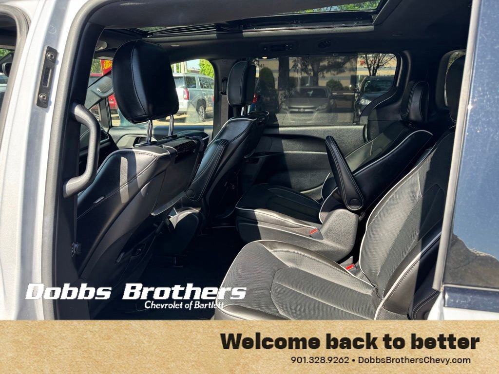 Used 2022 Chrysler Pacifica Limited w/ Uconnect Theater Family Group FWD image 28