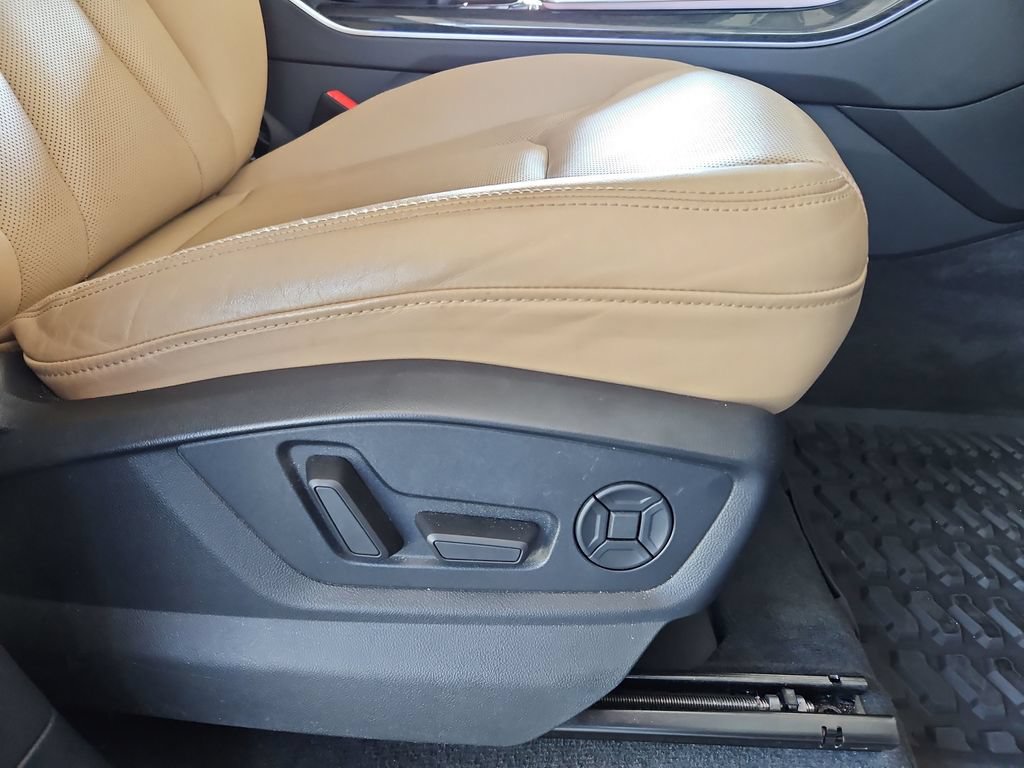 Used 2019 Audi Q8 Premium Plus w/ Premium Plus AWD/4WD image 26