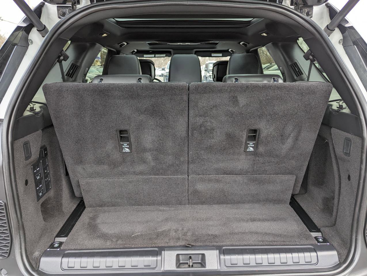 Used 2023 Land Rover Discovery S R-Dynamic image 40