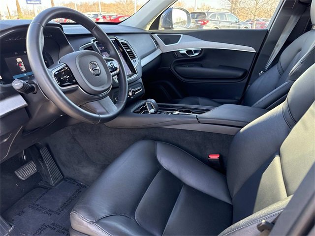 Used 2025 Volvo XC90 B5 Core image 13