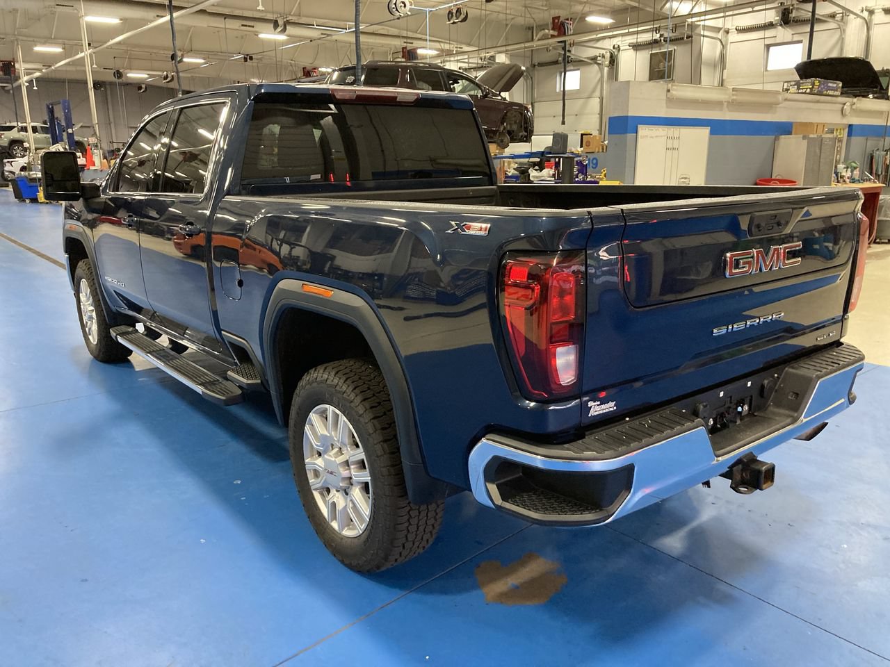 Used 2022 GMC Sierra 2500 SLE w/ SLE Value Package; AWD/4WD image 5