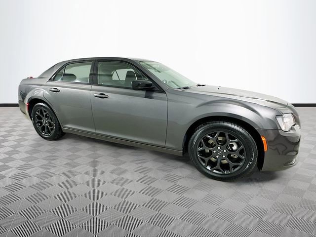 Used 2022 Chrysler 300 Touring w/ Sport Appearance Package image 8