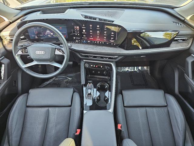 Used 2025 Audi Q5 Premium Plus w/ Premium Plus AWD/4WD image 4