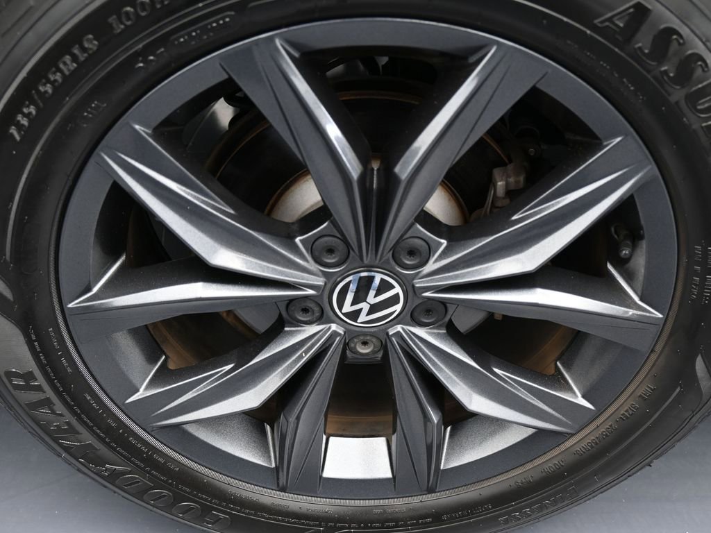 Used 2023 Volkswagen Tiguan SE image 41
