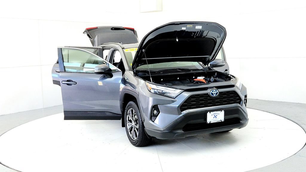 Used 2023 Toyota RAV4 XLE Premium AWD/4WD image 9
