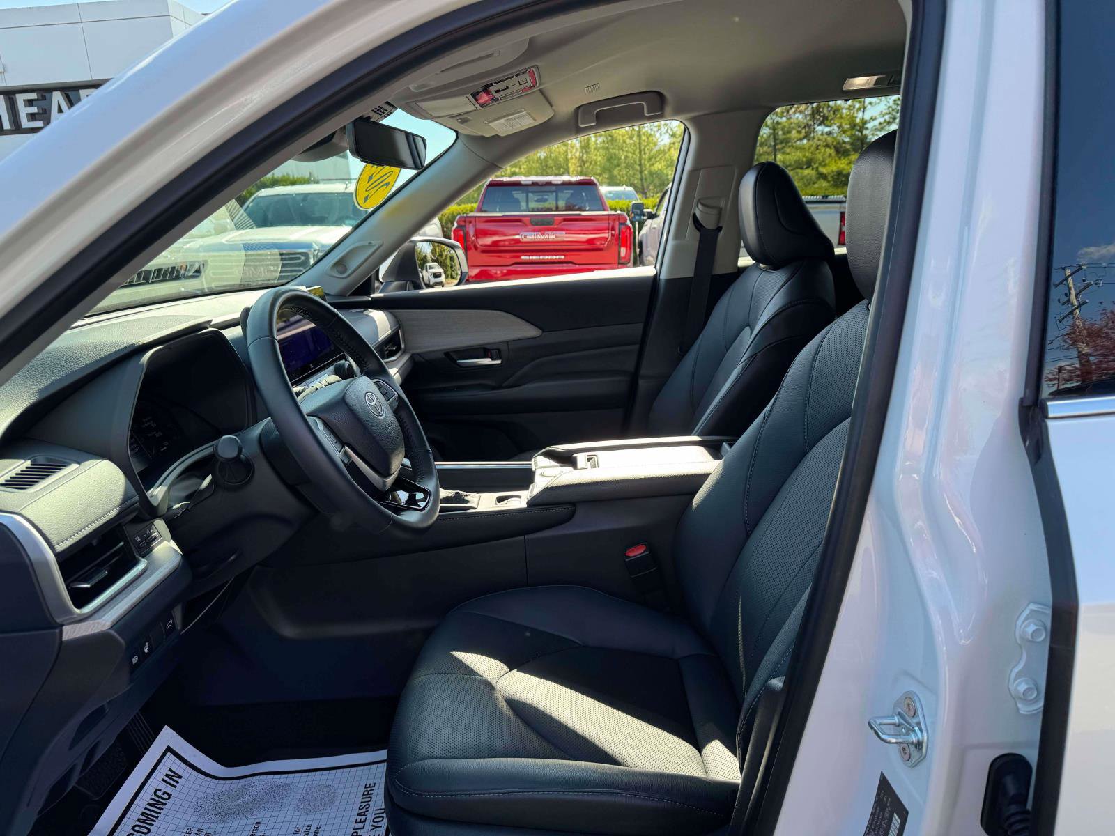 Used 2024 Toyota Grand Highlander AWD image 14