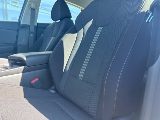 Certified 2025 Hyundai Elantra SE image 17