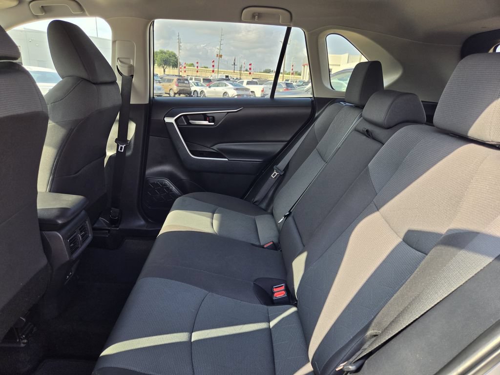 Used 2025 Toyota RAV4 XLE FWD image 29