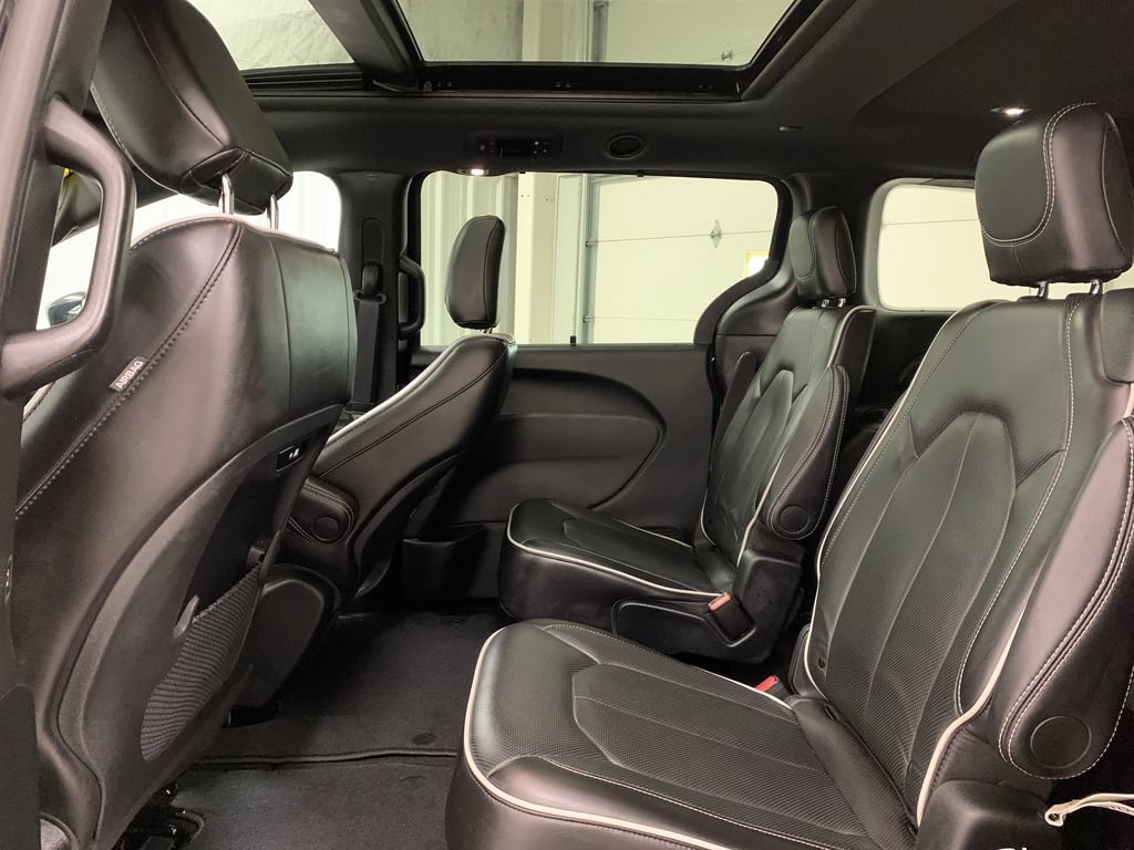 Used 2025 Chrysler Pacifica Limited FWD image 20