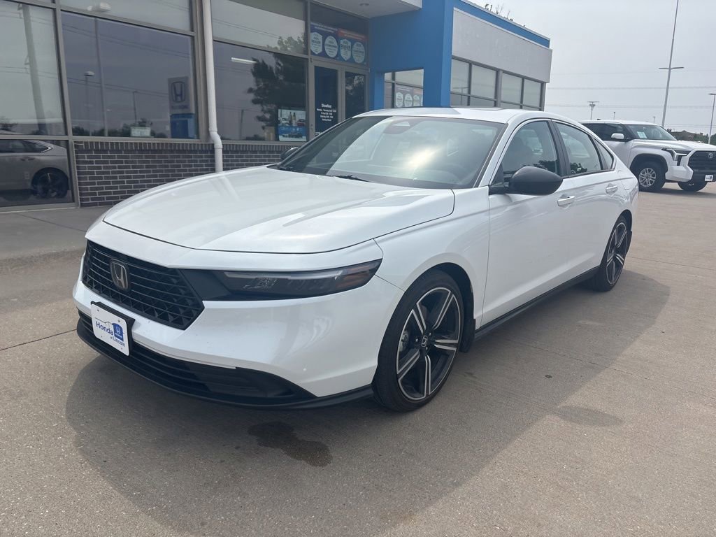 Used 2023 Honda Accord Sport image 1