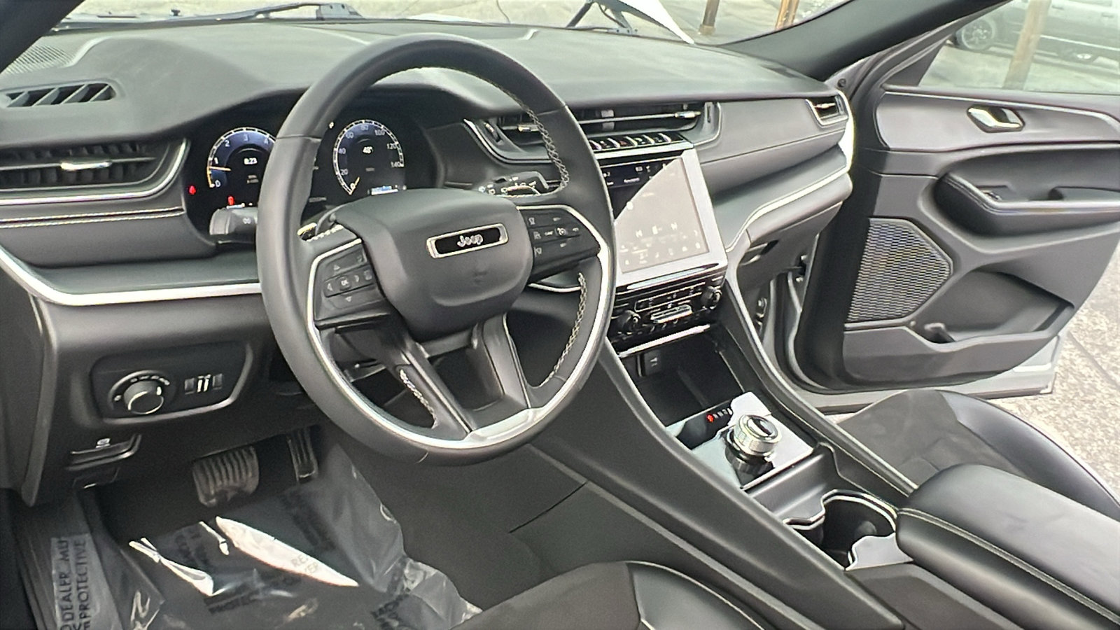 Used 2024 Jeep Grand Cherokee L Laredo image 16