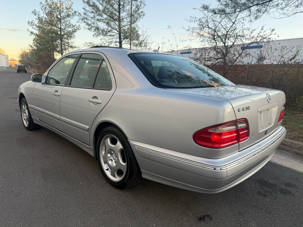 Used 2000 Mercedes-Benz E 430 Sedan image 3