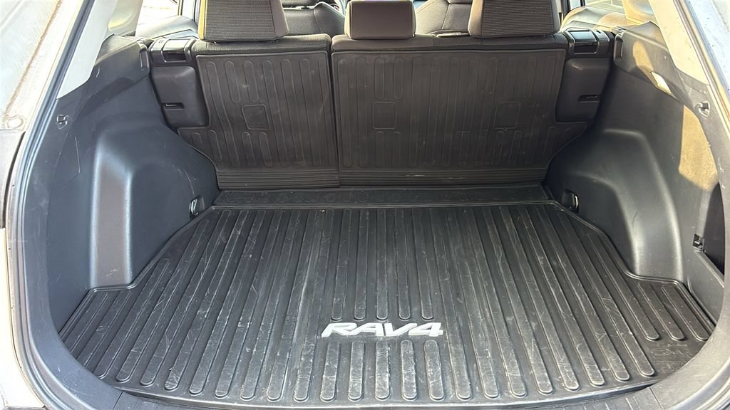 Used 2023 Toyota RAV4 LE AWD/4WD image 31