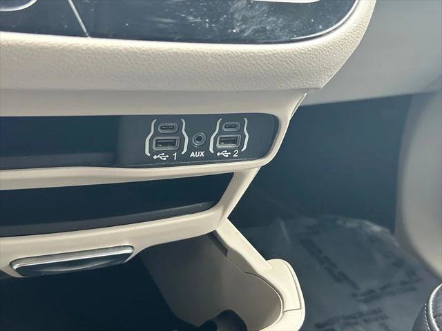 Certified 2023 Chrysler Pacifica Touring-L FWD image 22