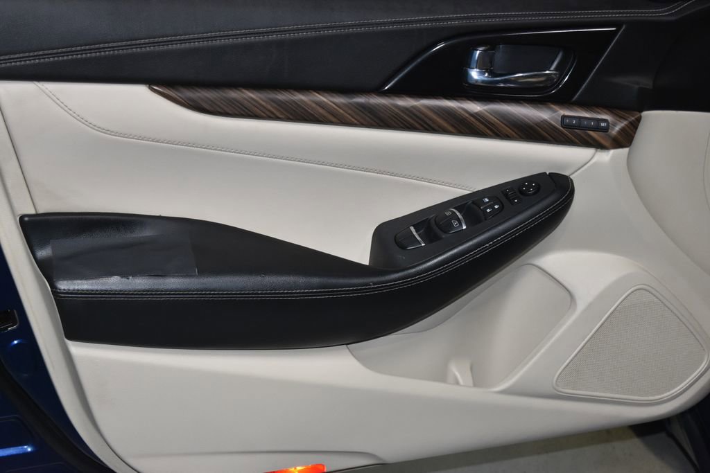 Used 2017 Nissan Maxima Platinum FWD image 4