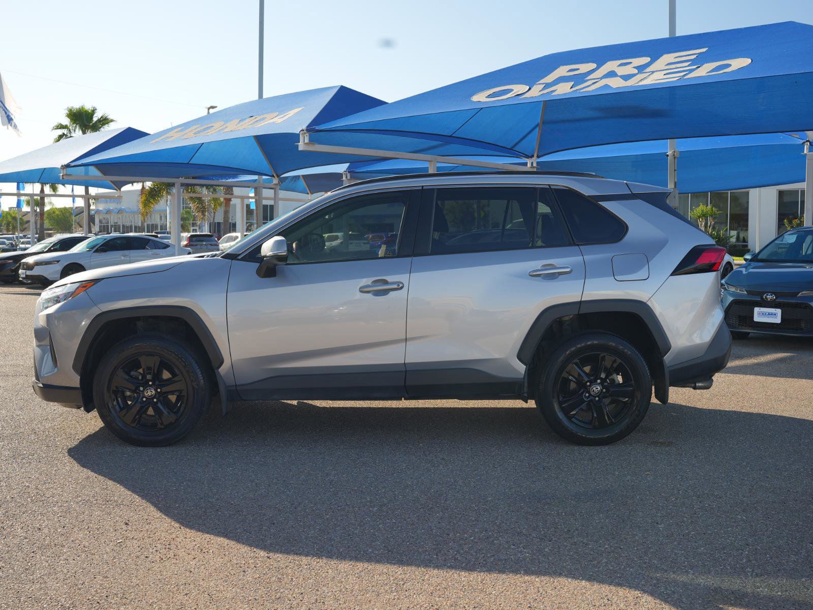 Used 2022 Toyota RAV4 XLE FWD image 8