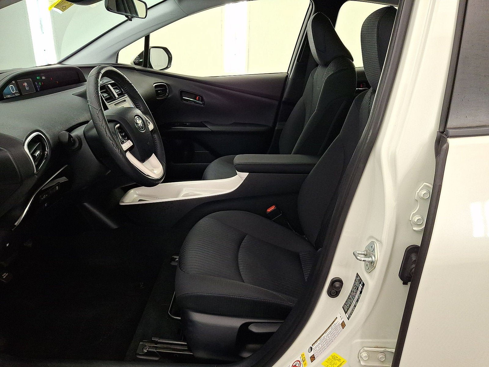 Certified 2017 Toyota Prius Three FWD image 3