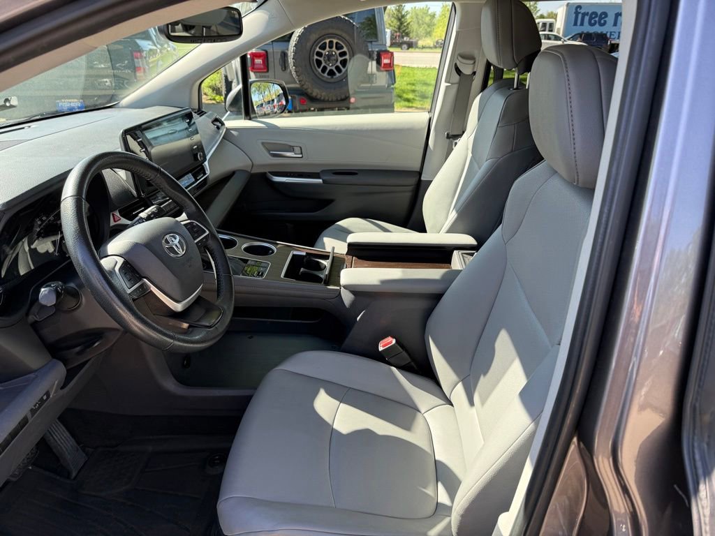 Used 2022 Toyota Sienna XLE AWD/4WD image 9