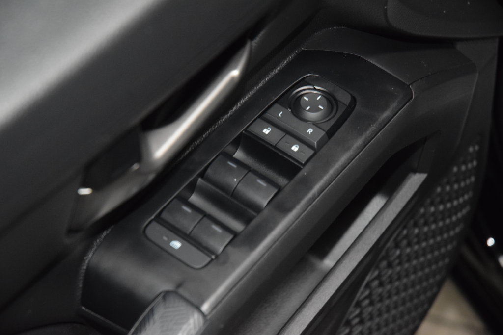 Used 2025 Toyota Tacoma TRD Sport AWD/4WD image 47