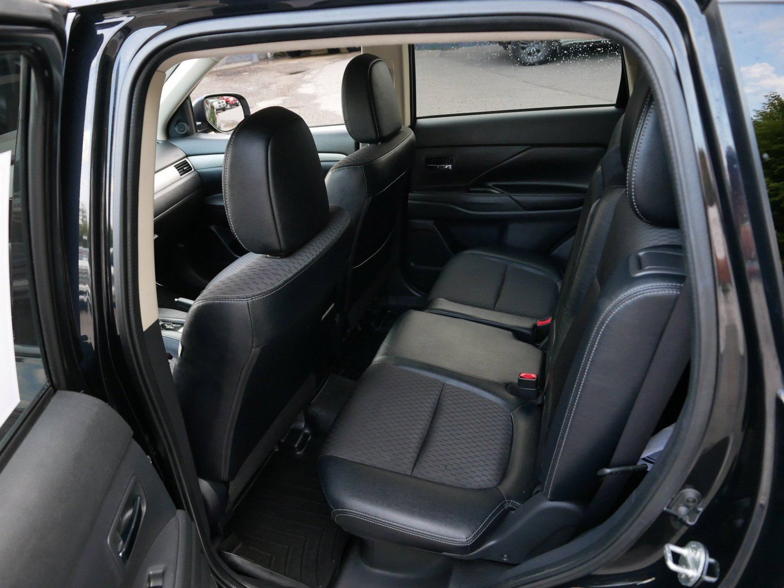 Used 2015 Mitsubishi Outlander SE AWD/4WD image 11