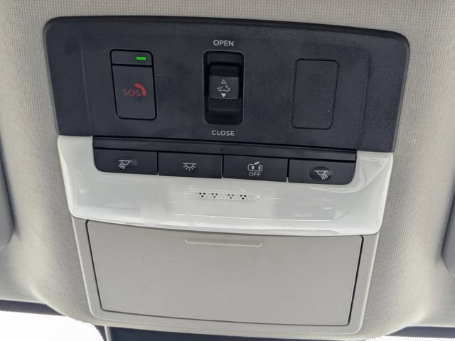 Used 2025 Nissan Sentra SR w/ SR Premium Package FWD image 24