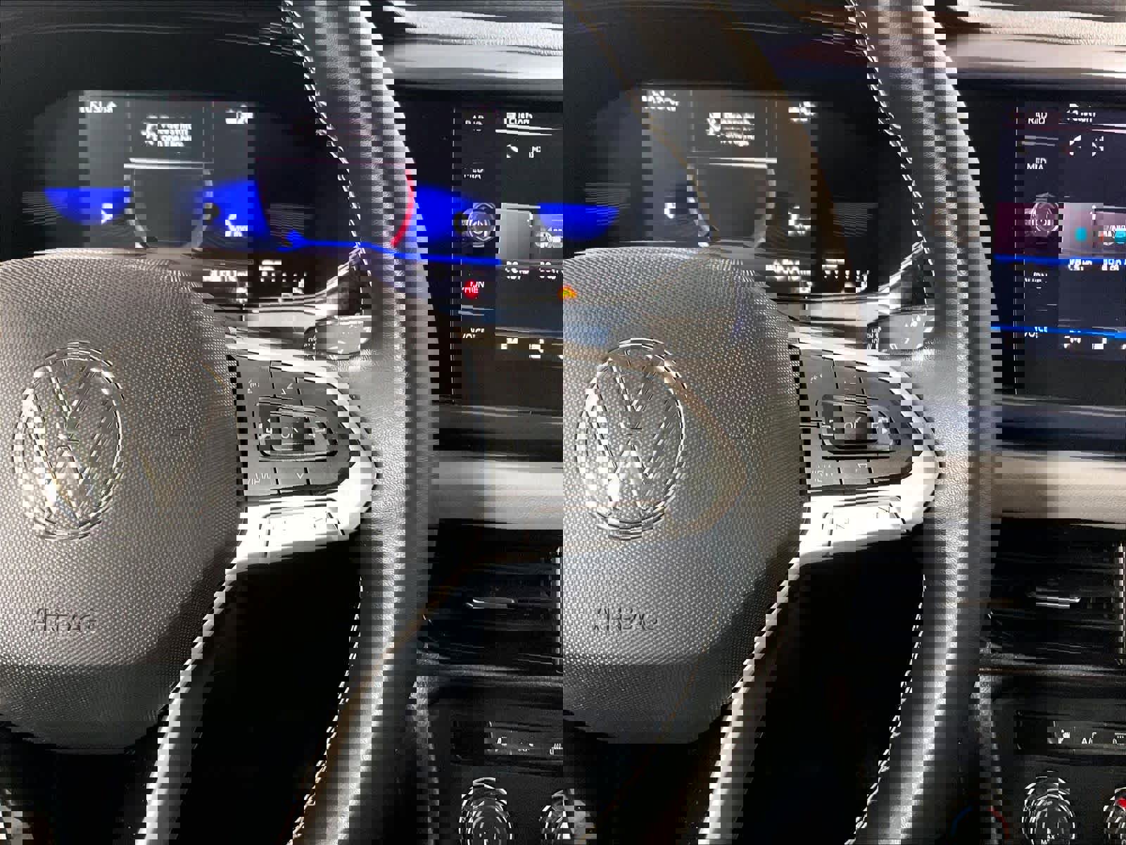 Certified 2022 Volkswagen Taos SE image 23