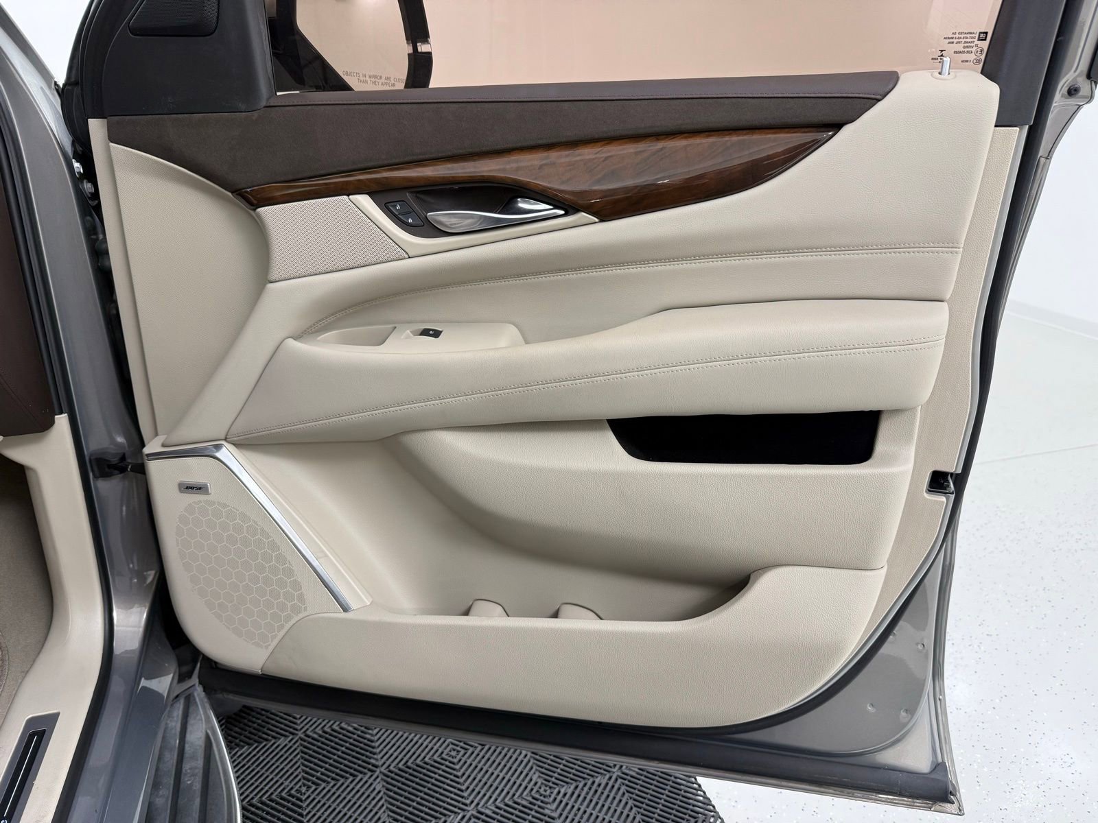 Used 2017 Cadillac Escalade Luxury image 32