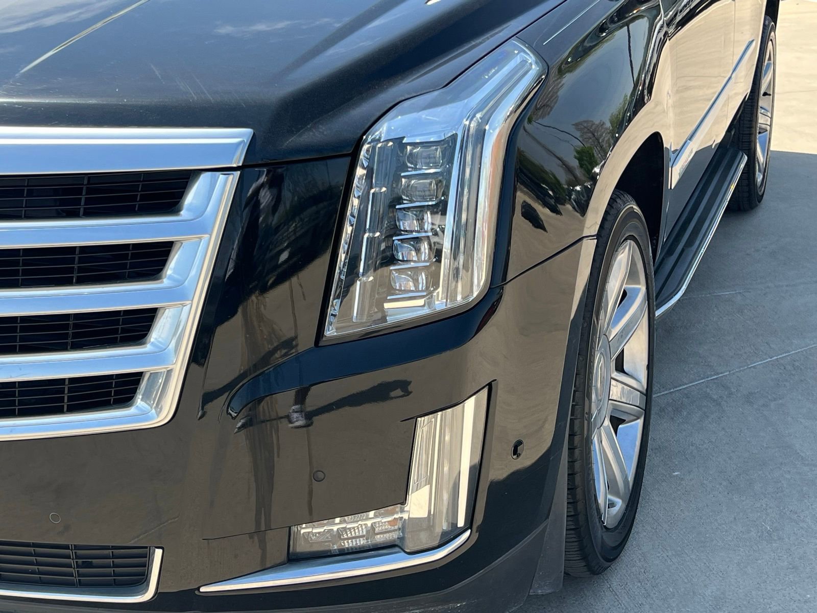 Used 2018 Cadillac Escalade Luxury RWD image 4