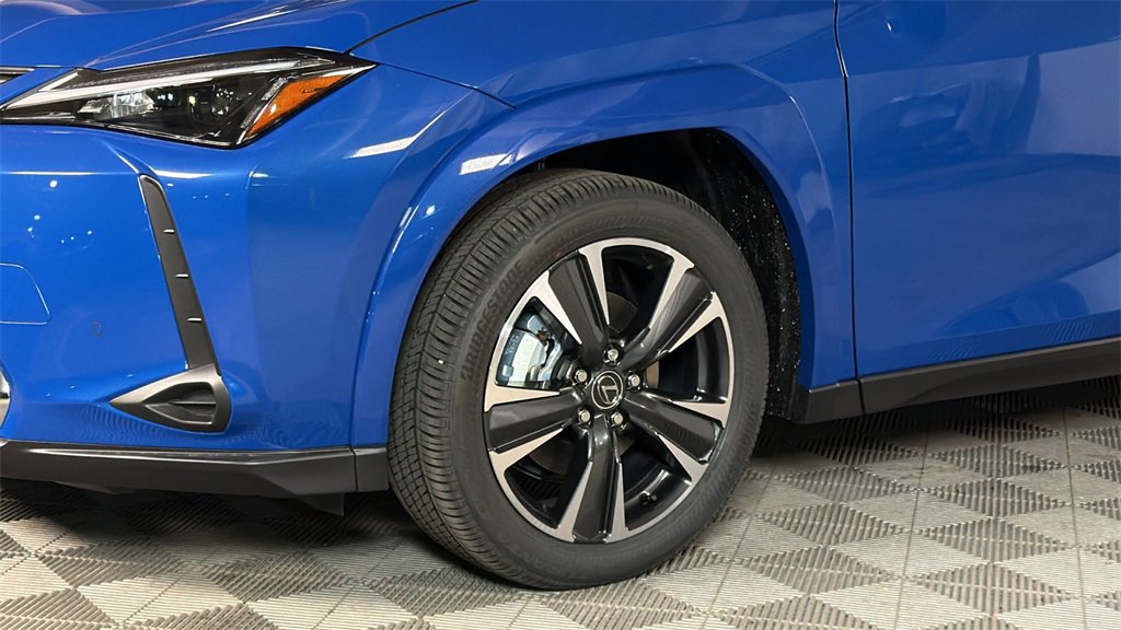 New 2025 Lexus UX 300h AWD image 4