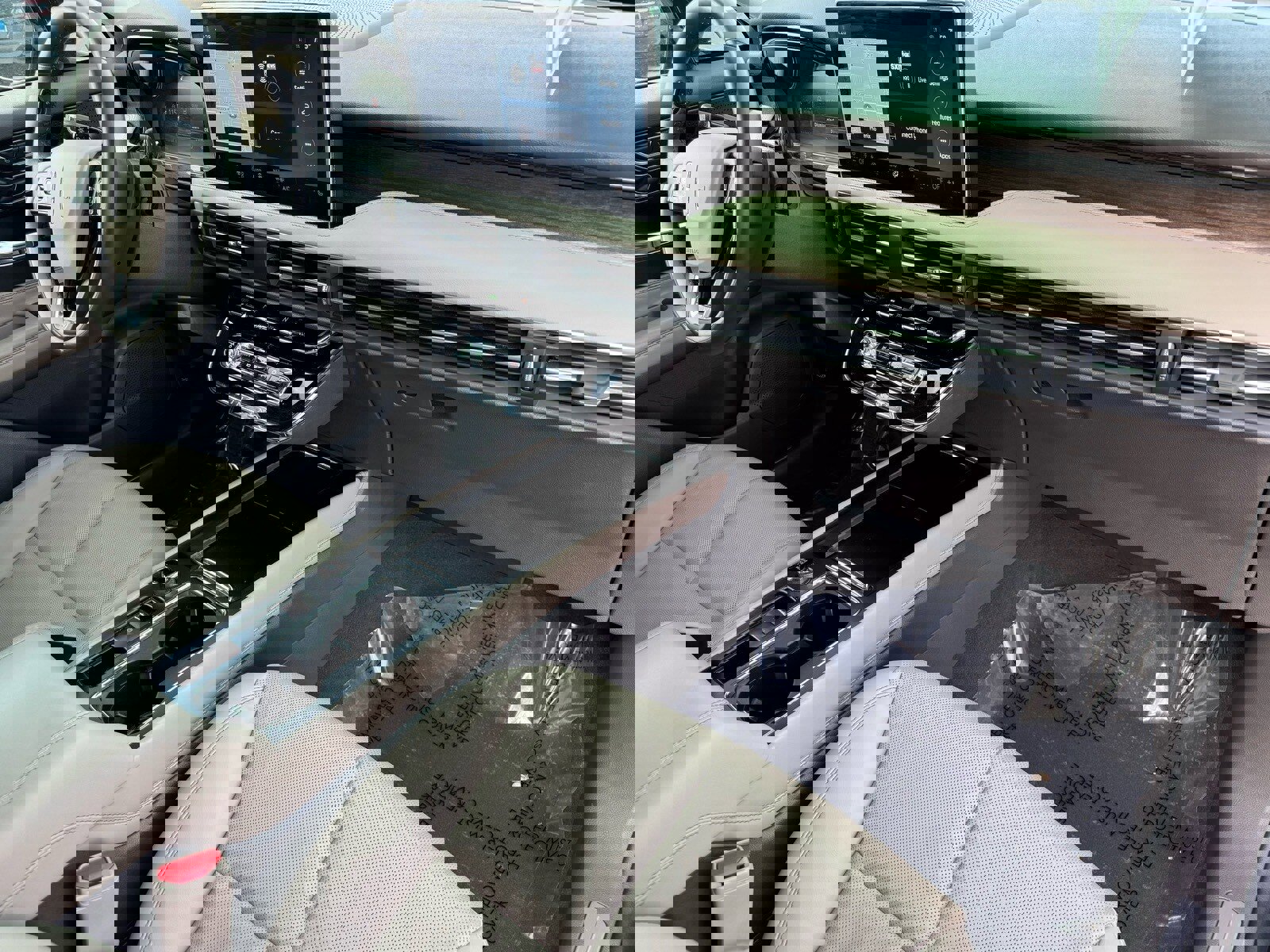 Used 2024 Lincoln Corsair Reserve w/ Equipment Group 201A image 13