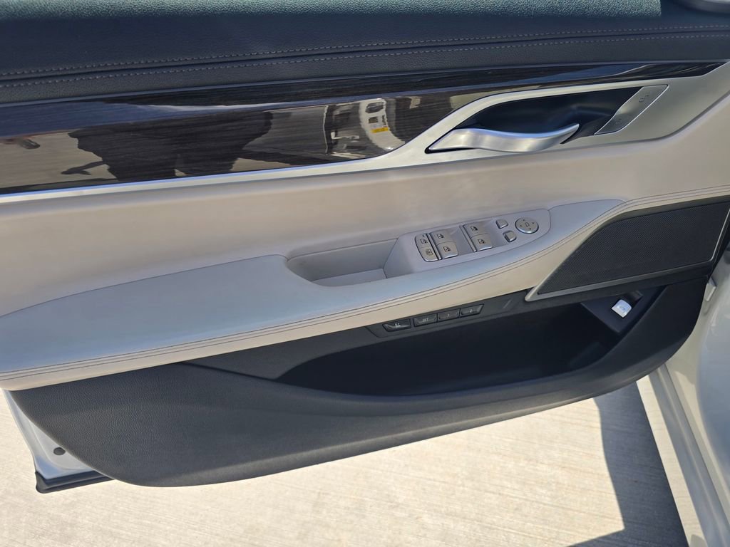 Used 2022 BMW 740i w/ Premium Package image 21