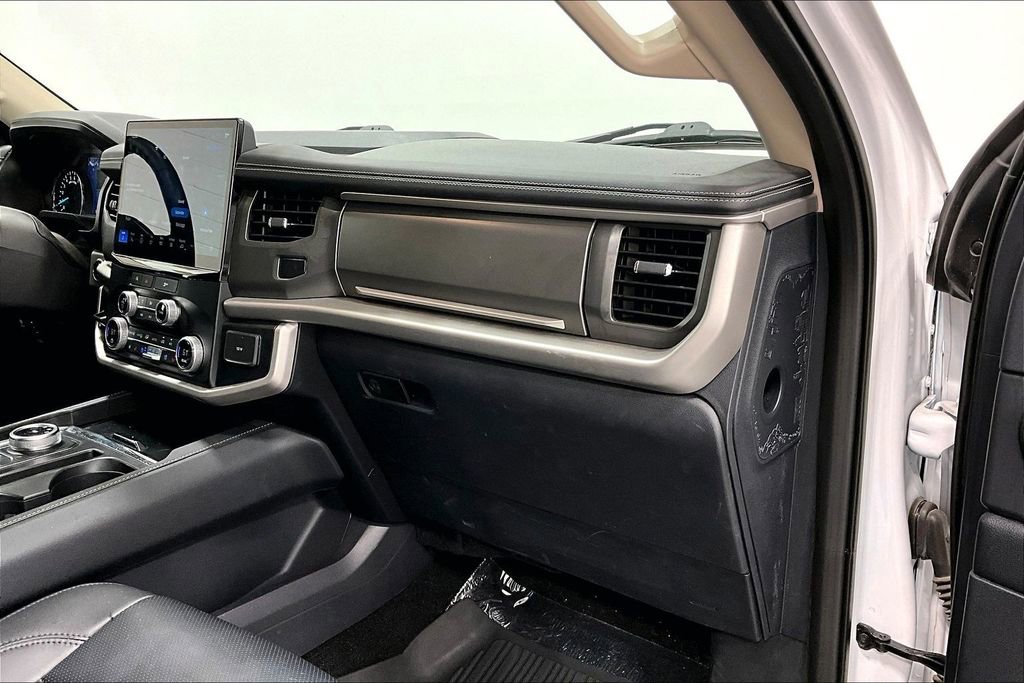 Used 2023 Ford Expedition XLT image 19