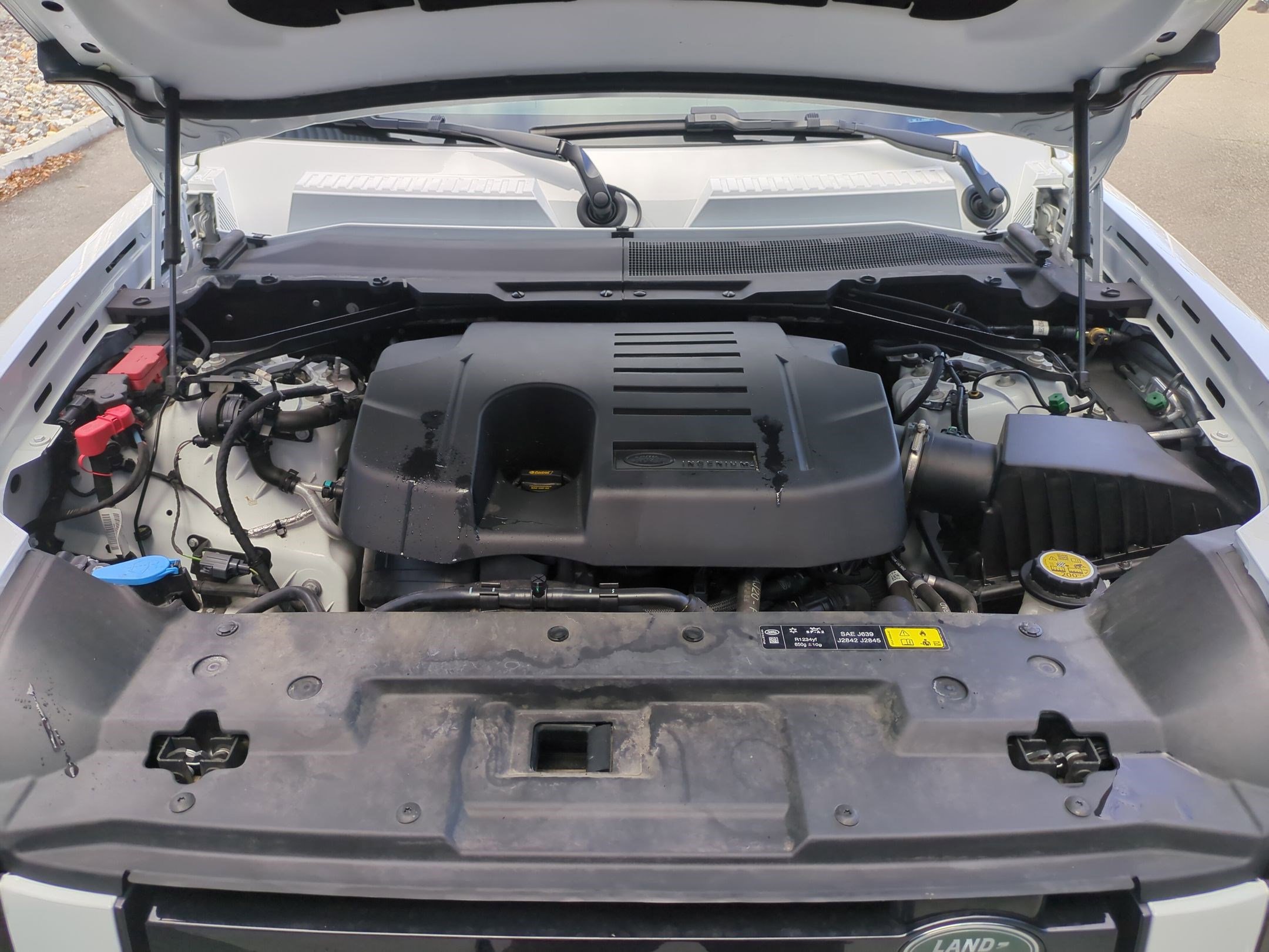 Used 2024 Land Rover Defender 110 X-Dynamic SE image 32