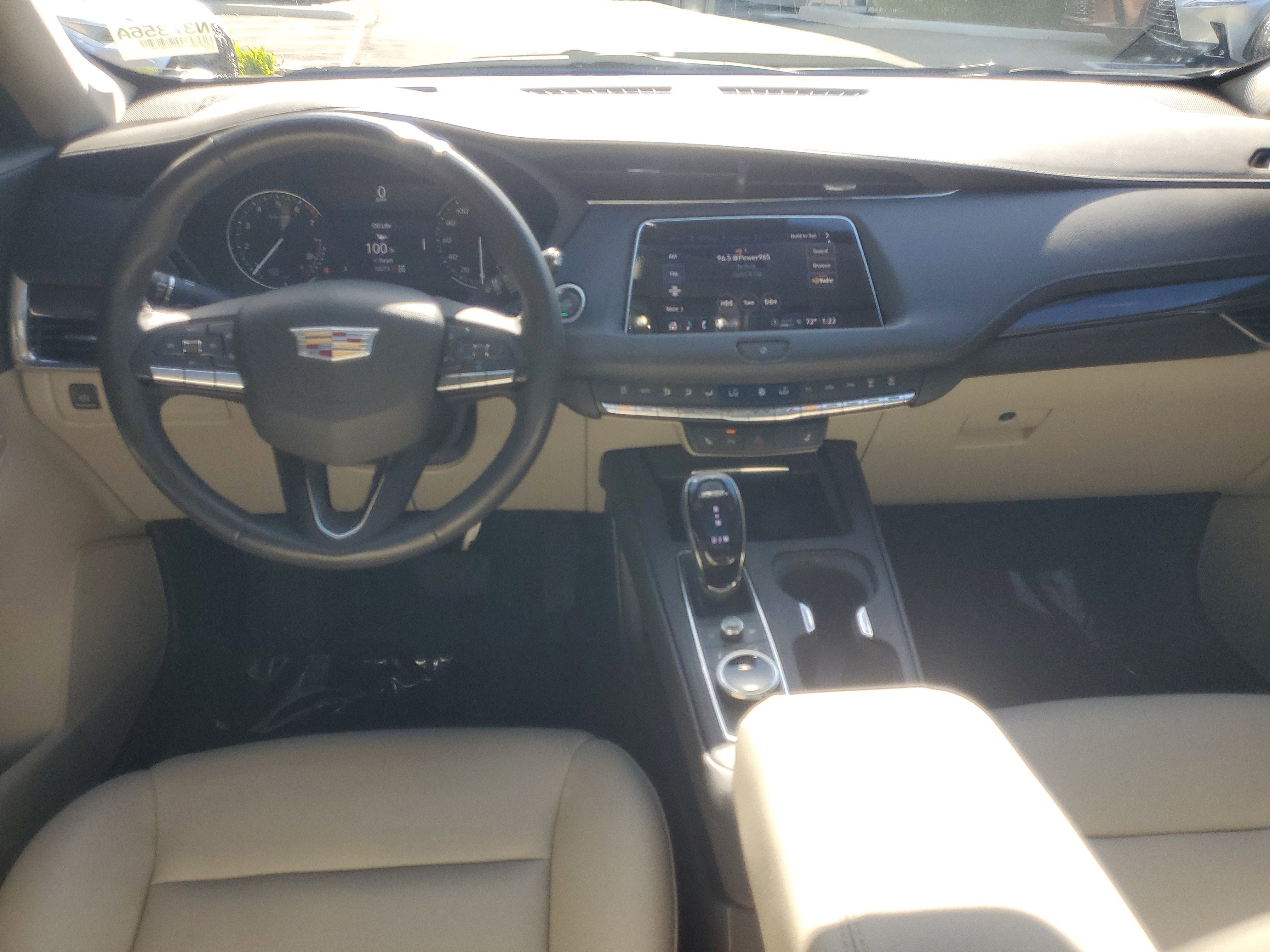 Used 2023 Cadillac XT4 Luxury w/ Cold Weather Package image 10