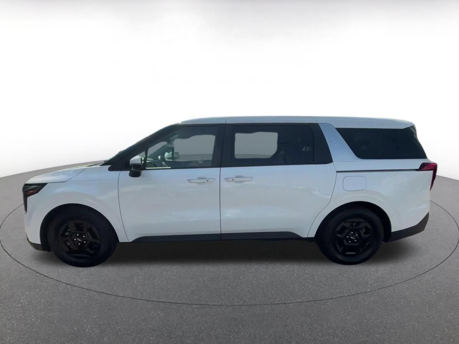 Used 2026 Kia Carnival FWD image 8