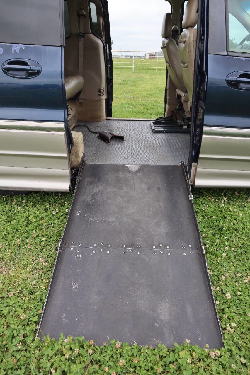 Used 2002 Ford Windstar SEL FWD image 25