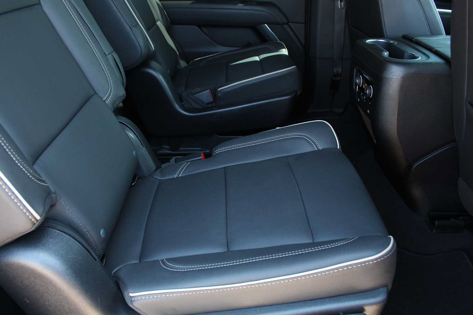 Used 2023 Chevrolet Tahoe Premier AWD/4WD image 29