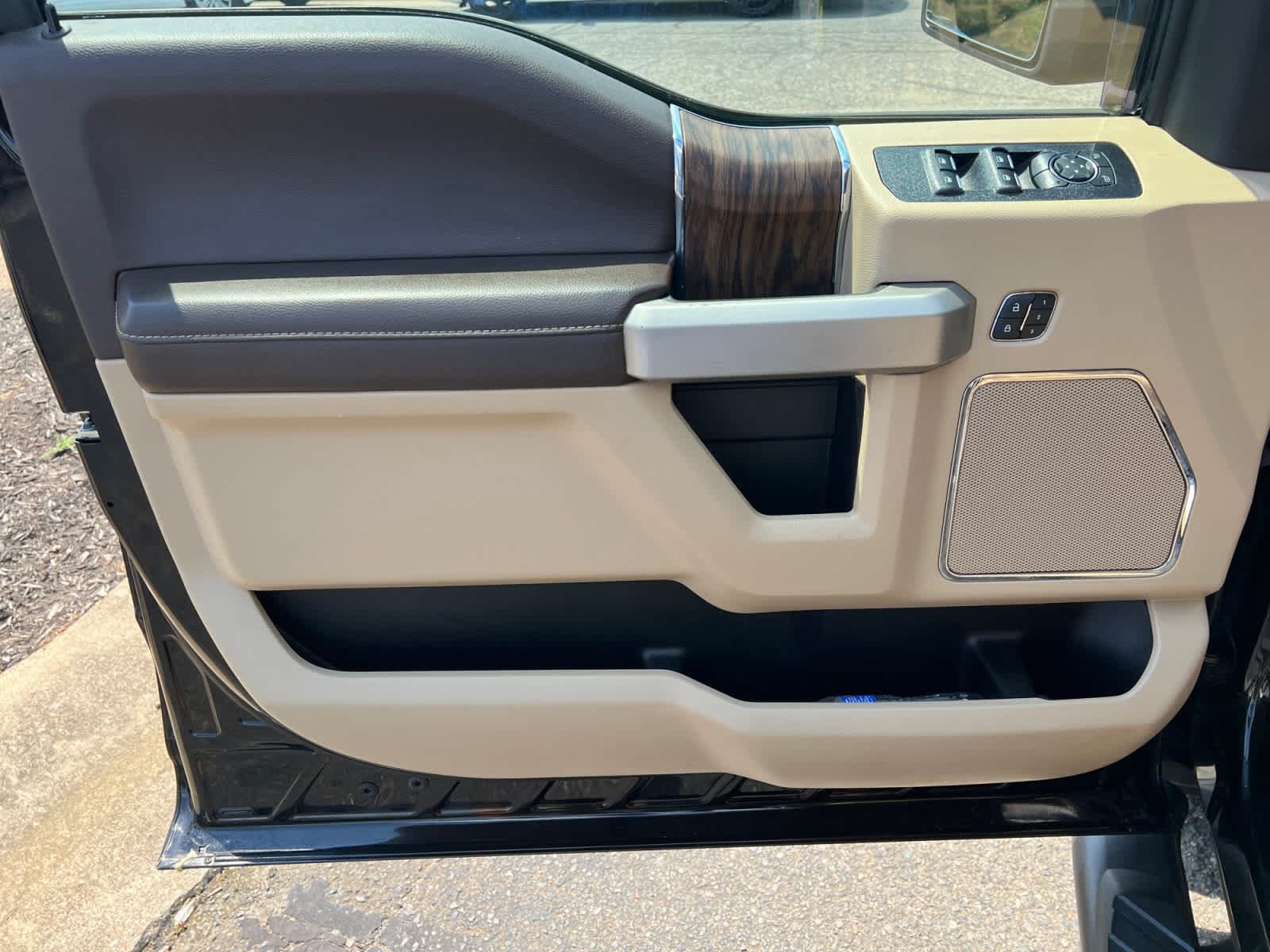 Used 2019 Ford F150 Lariat w/ Equipment Group 501A Mid AWD/4WD image 19